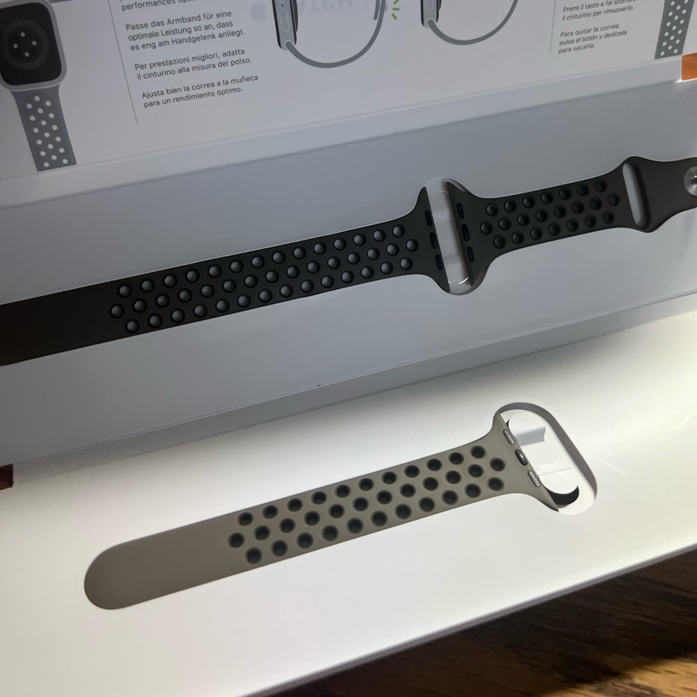 Apple NIKE Authentic Apple Watch Band Olive Gray/Cargo Khaki